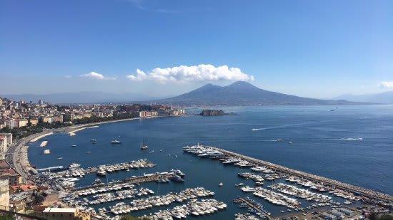 ECONOMIA. CAMPANIA. CAMPANIA TRA BUSINESS E VULNERABILITÀ: DALLA NASCITA DEL POLO DEL PROFUMO ALL’ALLARME POVERTÀ